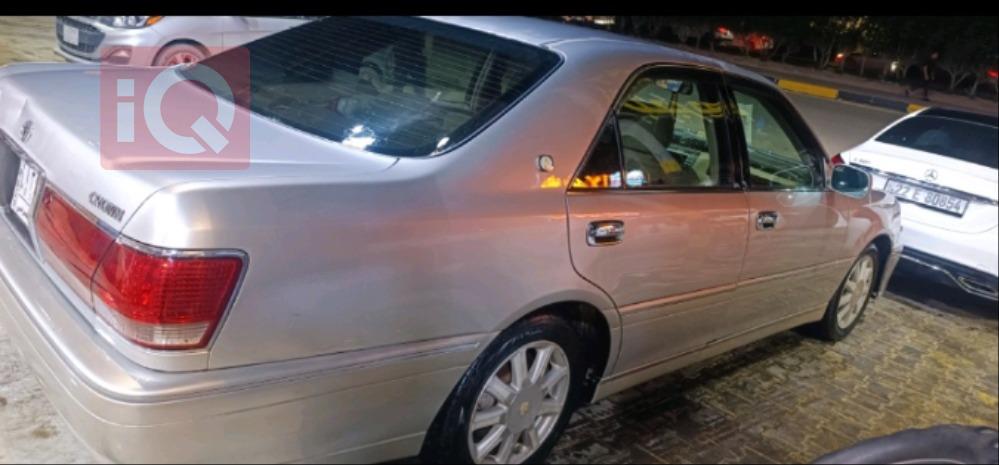 تۆیۆتا کراون